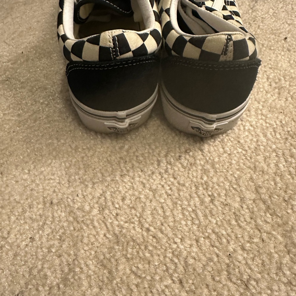 Vans - Picture 4 of 5